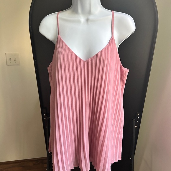 Flowy Pink Pleated Spaghetti Strap Top - Picture 2 of 6